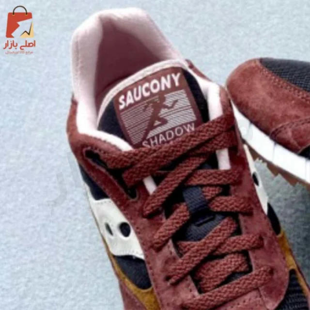 جزئیات بند و زبانه کتونی ساکونی رنگ زرشکی خردلی